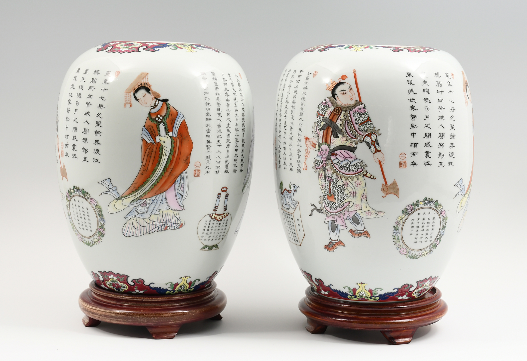 PAIR OF CHINESE QING DYNASTY PORCELAIN 369909