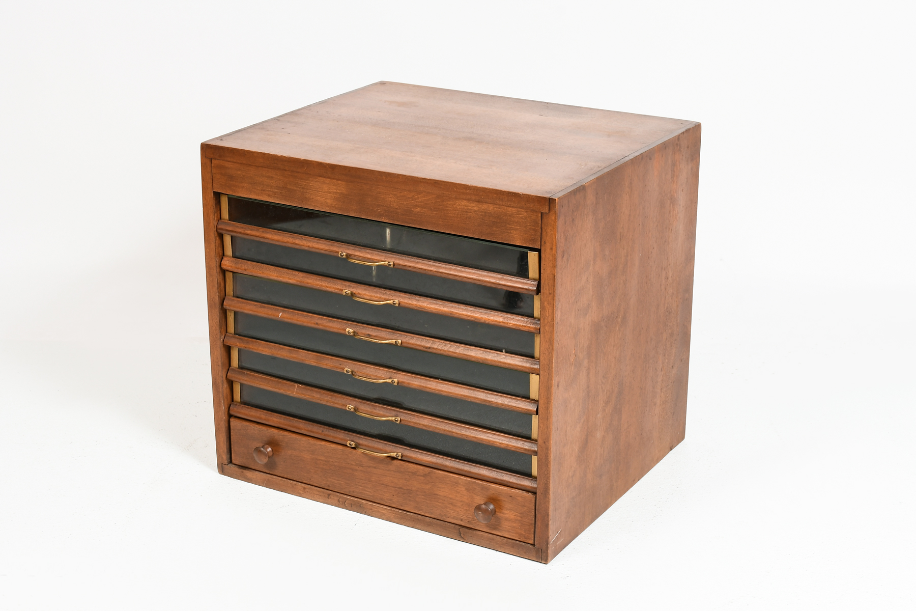 OAK HORIZONTAL 7-DRAWER FILE DISPLAY