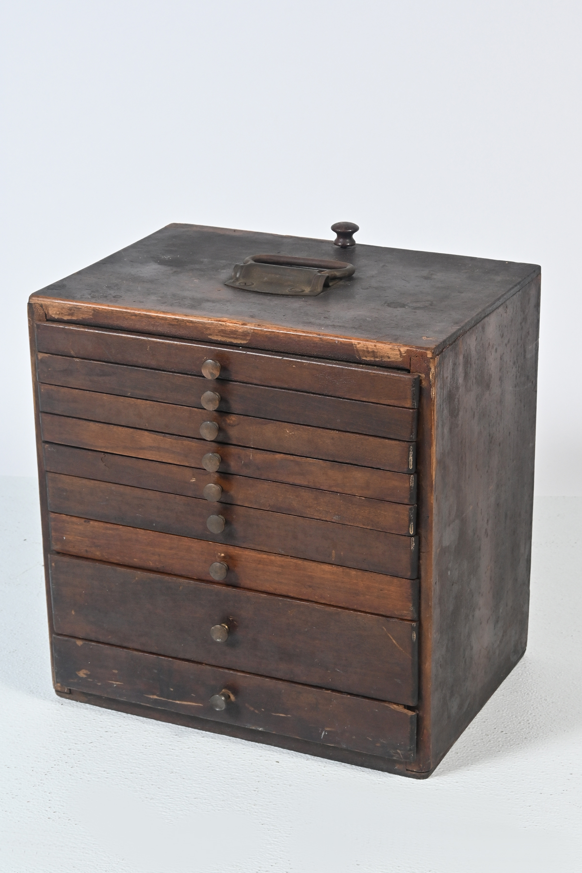 ANTIQUE PORTABLE DENTAL CABINET: