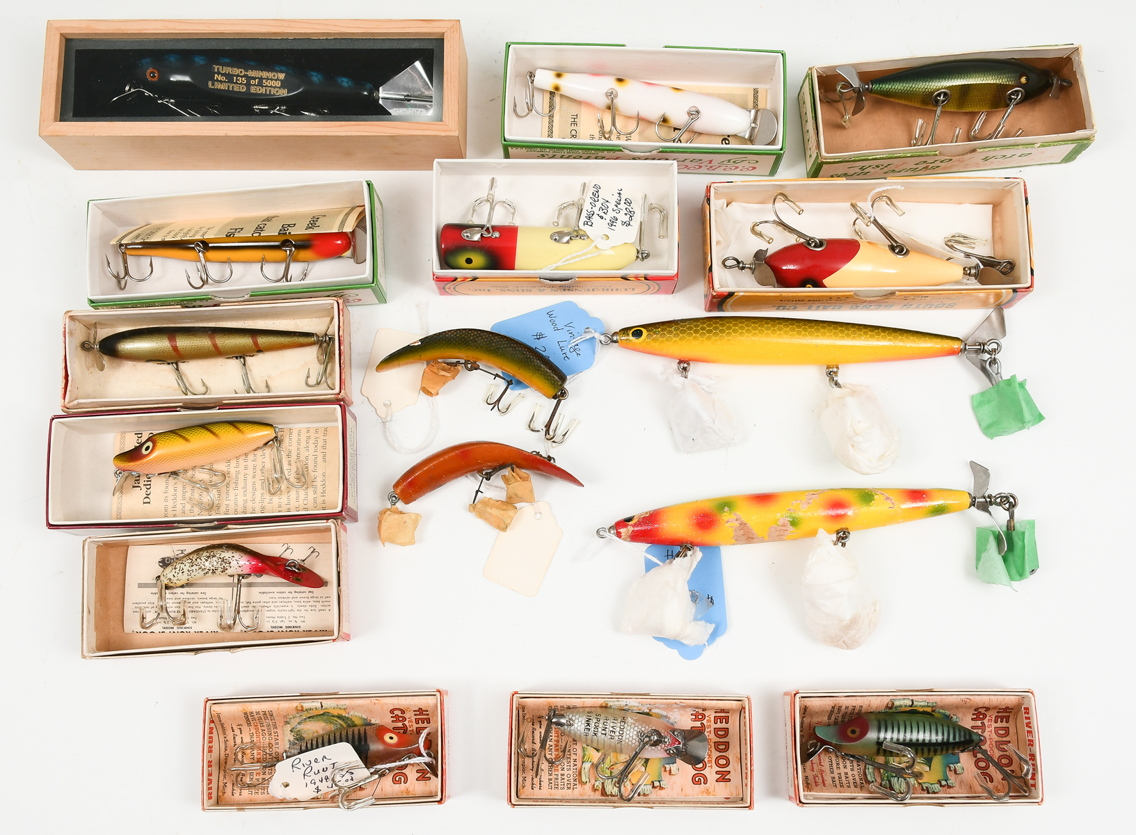 FOURTEEN VINTAGE FISHING LURES: