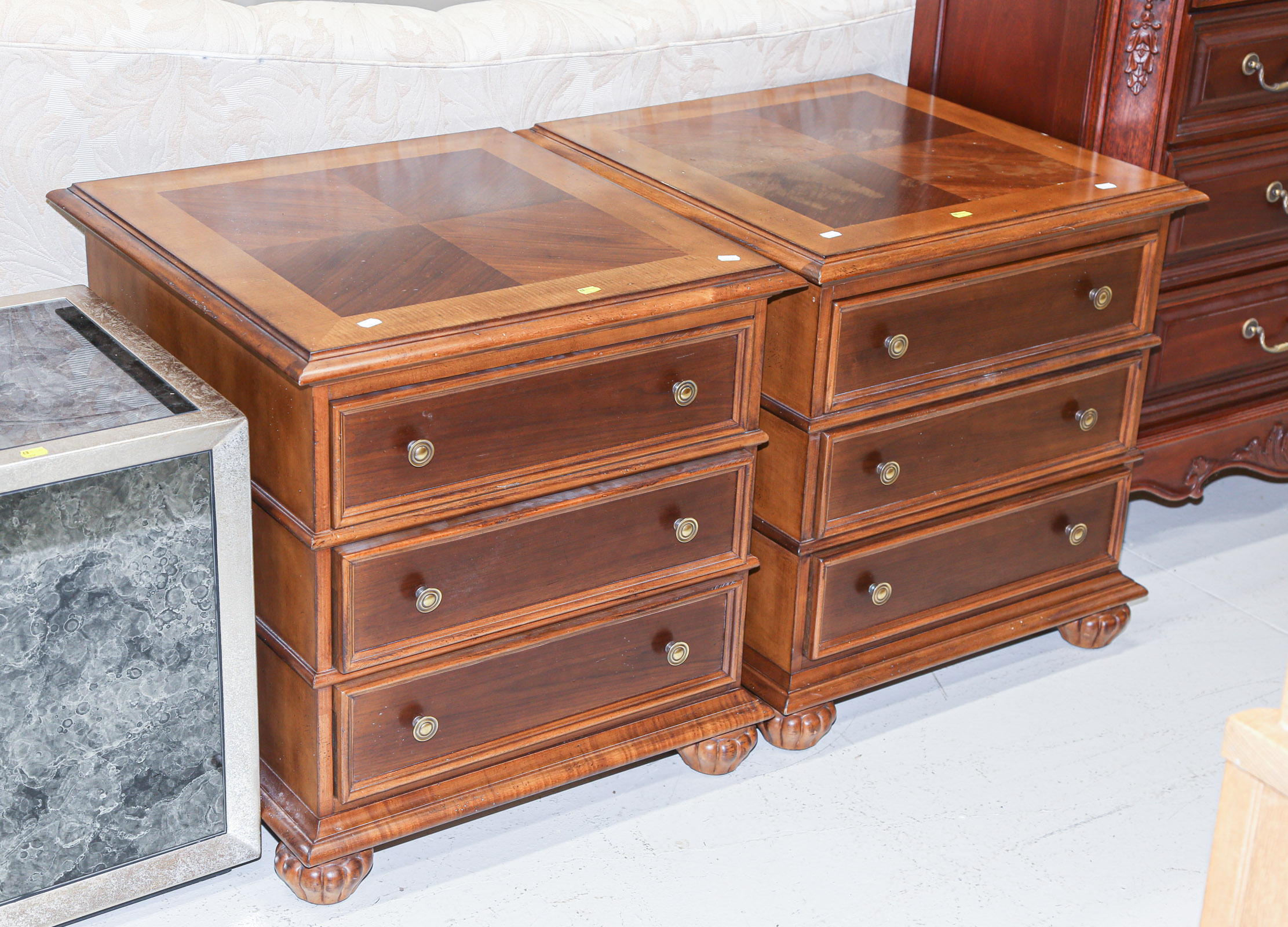 A PAIR SHERRILL BEDSIDE CHESTS 369aae
