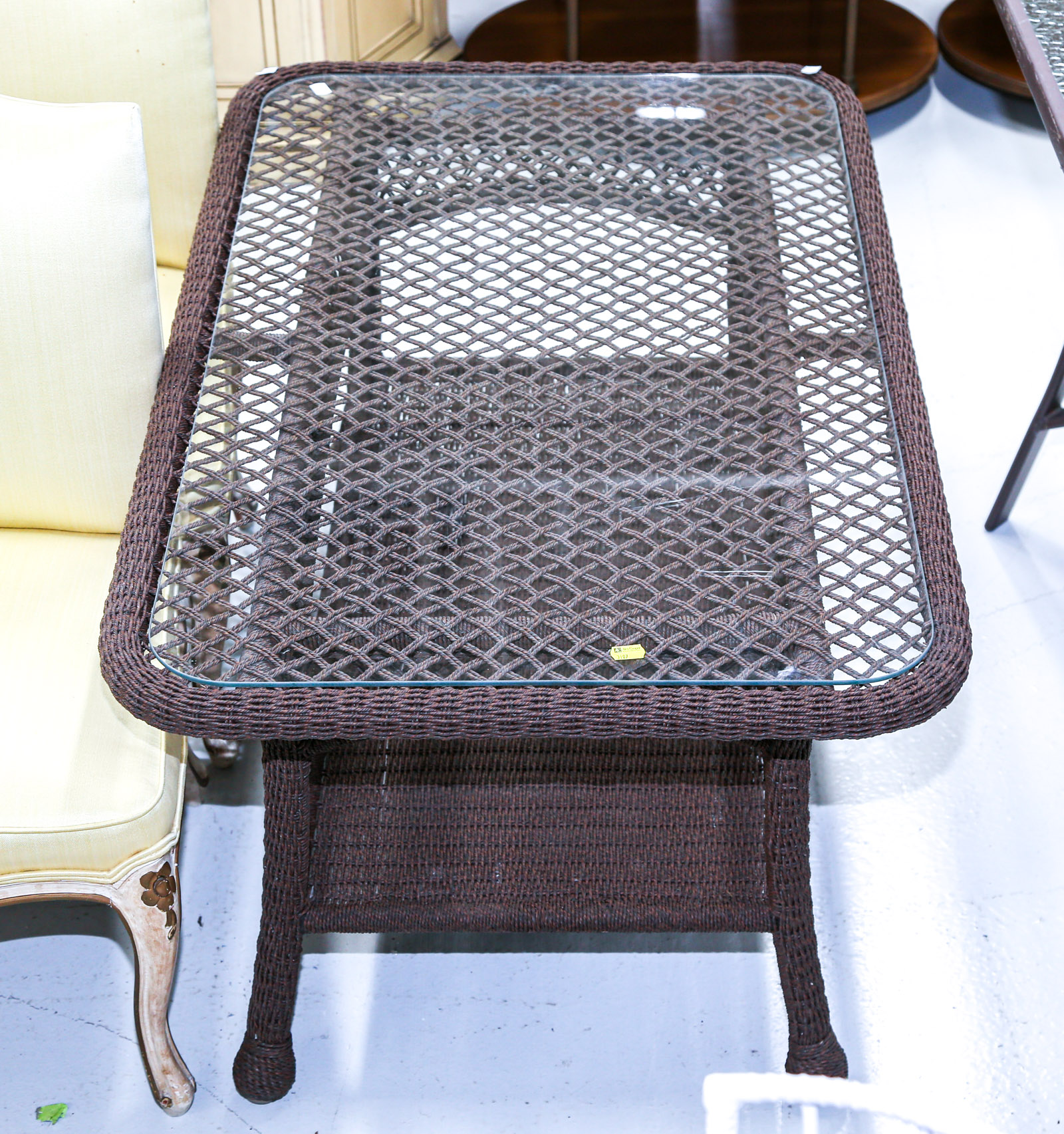 WICKER PATIO TABLE WITH GLASS TOP 369af0