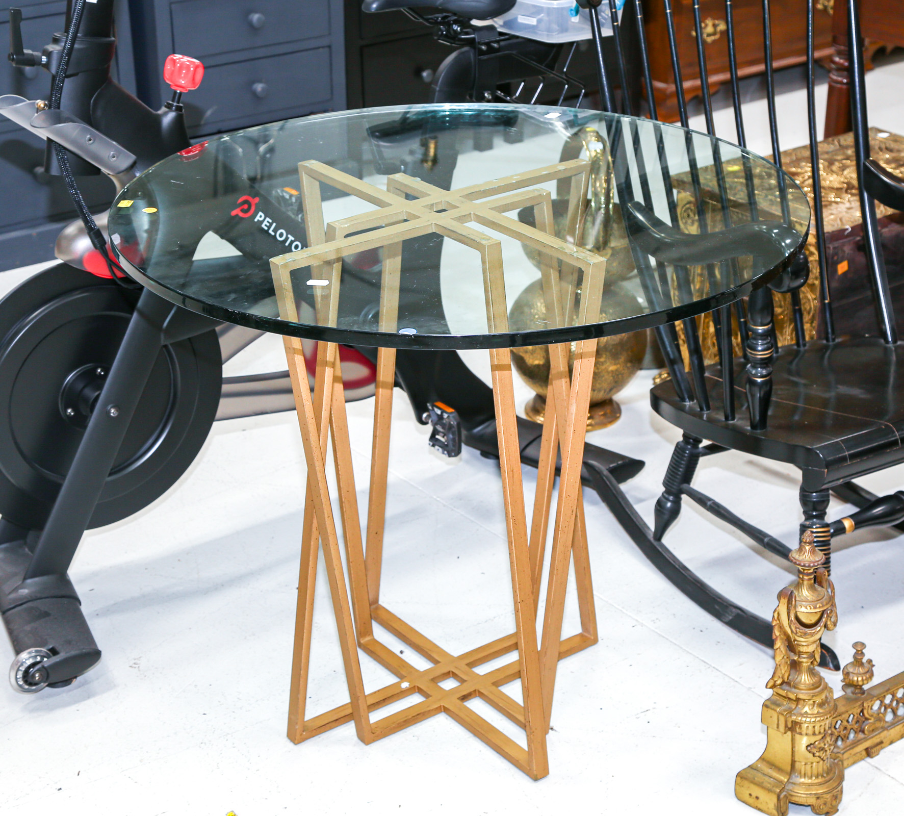 GLASS TOP TABLE WITH METAL BASE 369b08