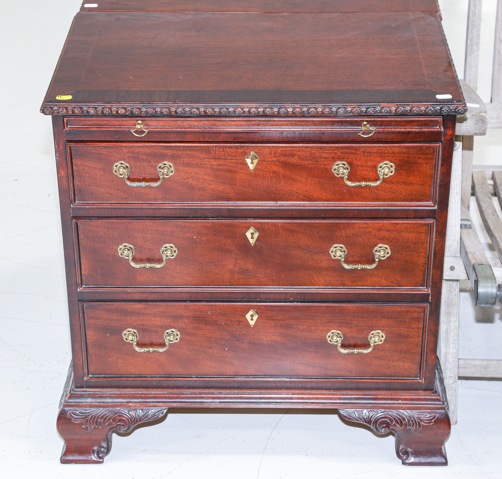 CHIPPENDALE STYLE MAHOGANY BACHELOR S 369b82