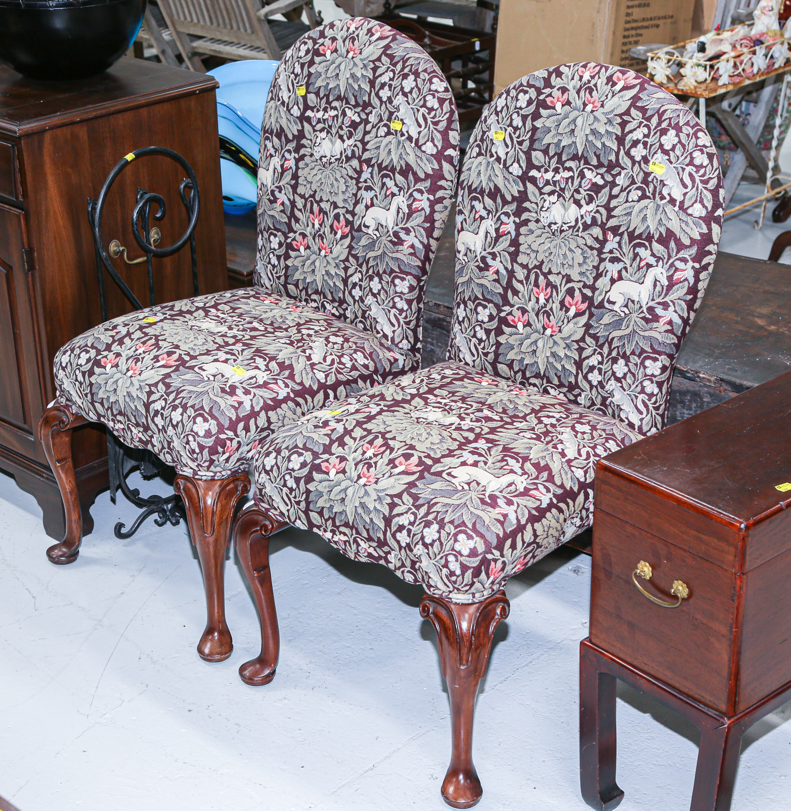 A PAIR OF QUEEN ANNE STYLE SIDE