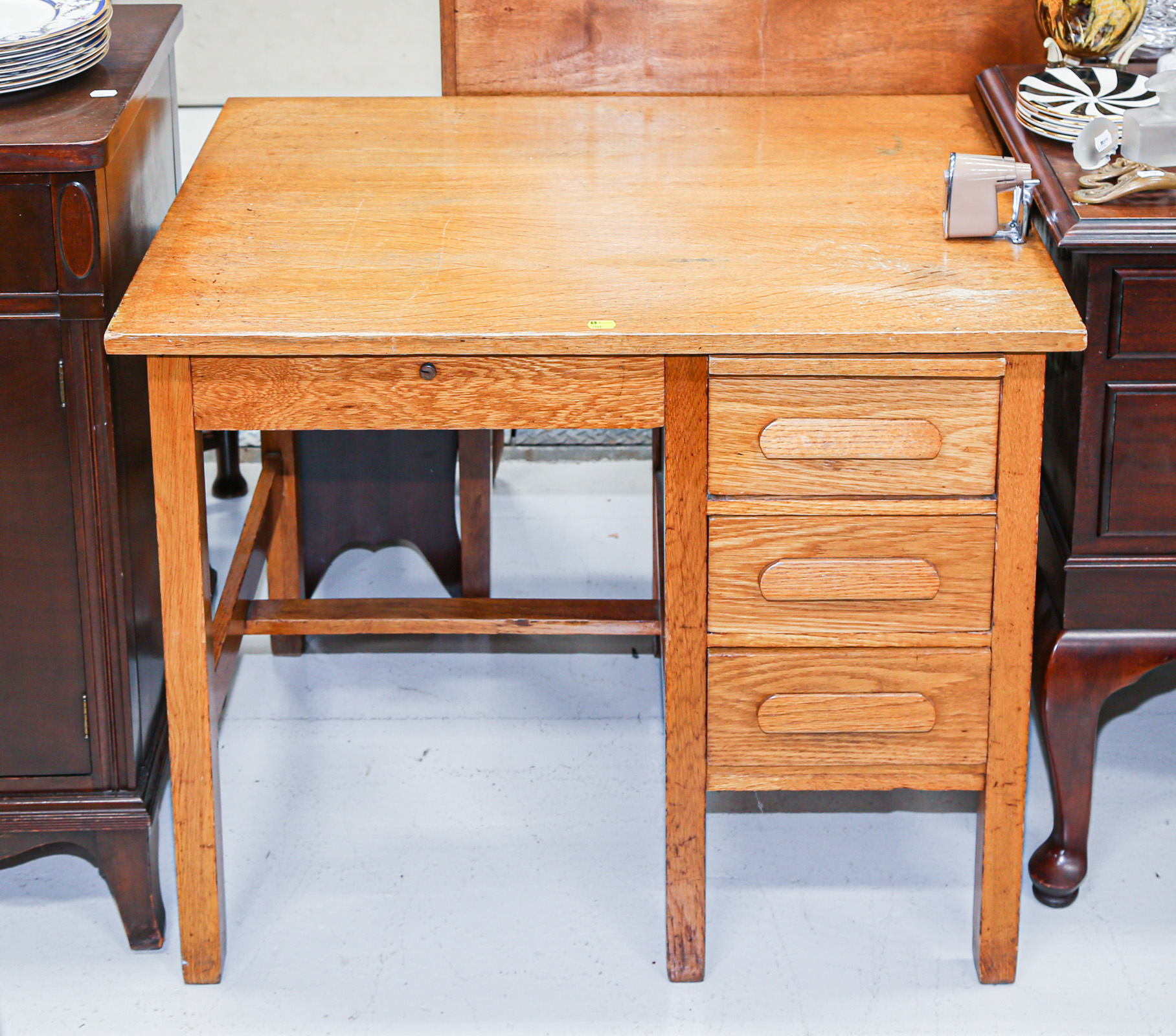 ARTS CRAFTS STYLE OAK DESK 1st 369b9f