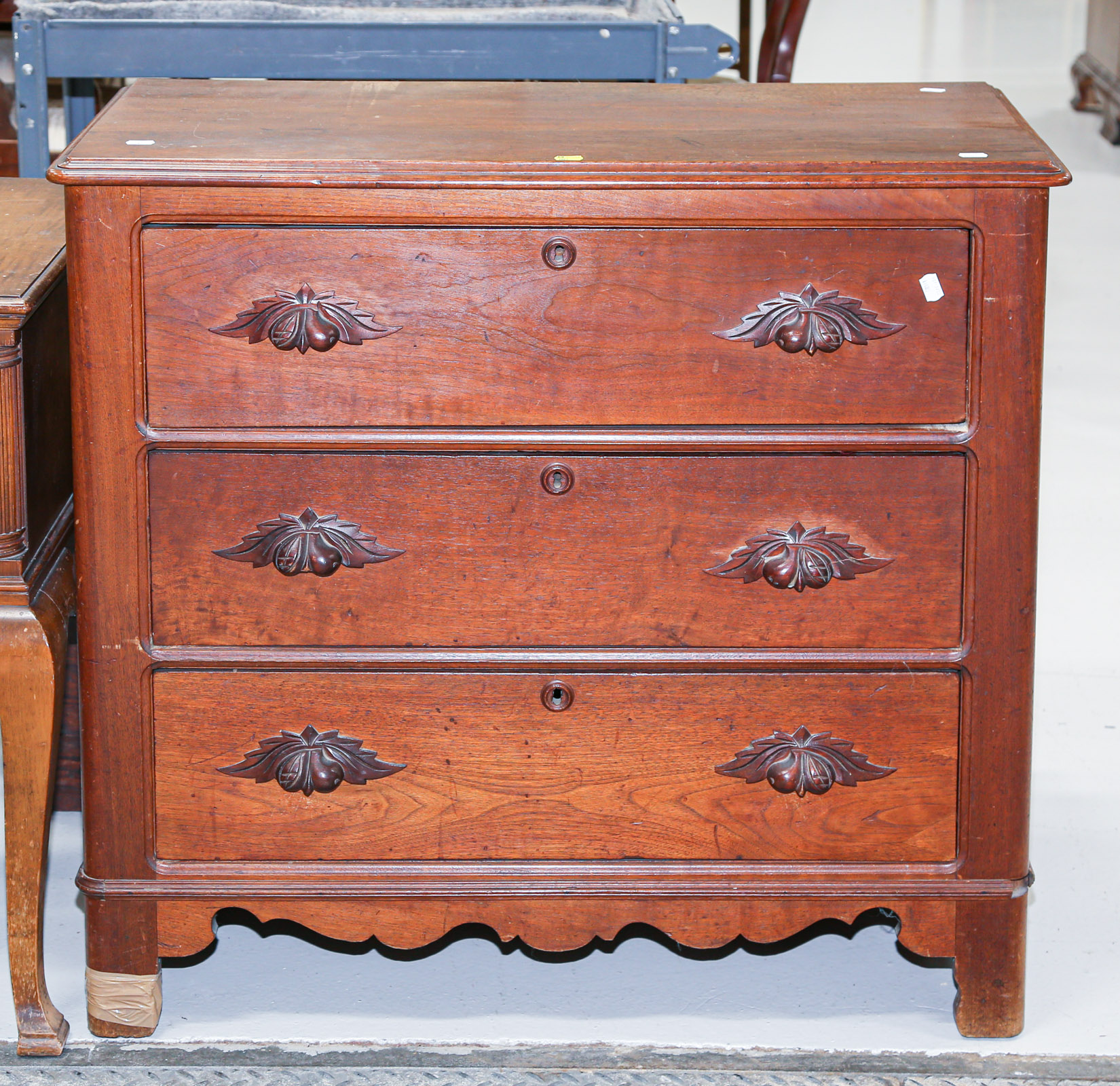 AMERICAN COTTAGE STYLE WALNUT CHEST 369bae