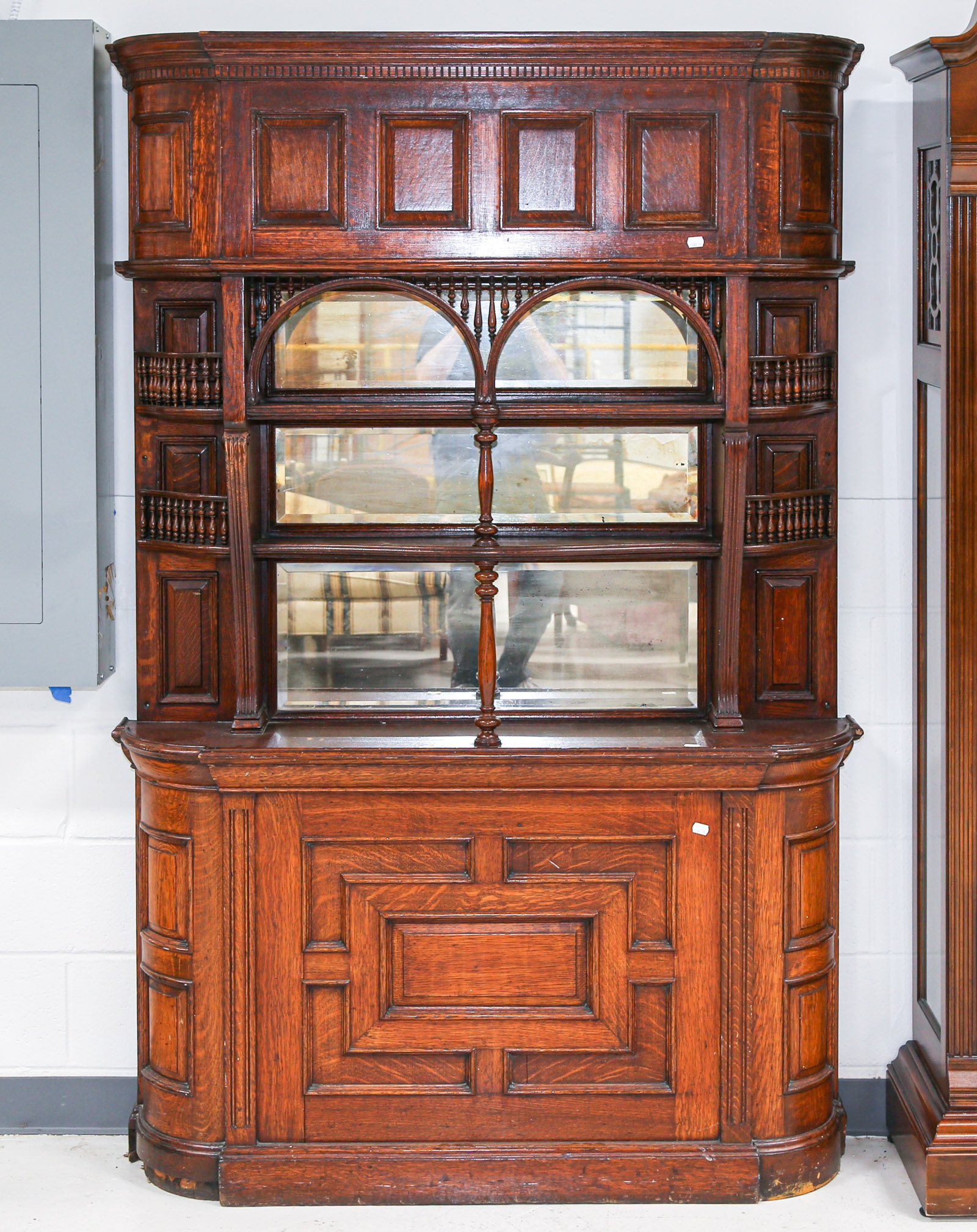 VICTORIAN OAK CUPBOARD 4th quarter,