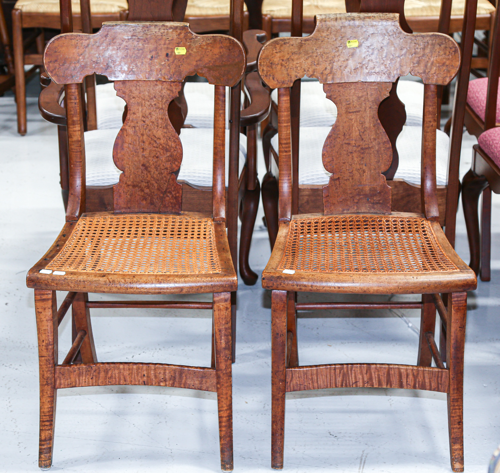 A PAIR OF FIGURED MAPLE SIDE CHAIRS 369bcc