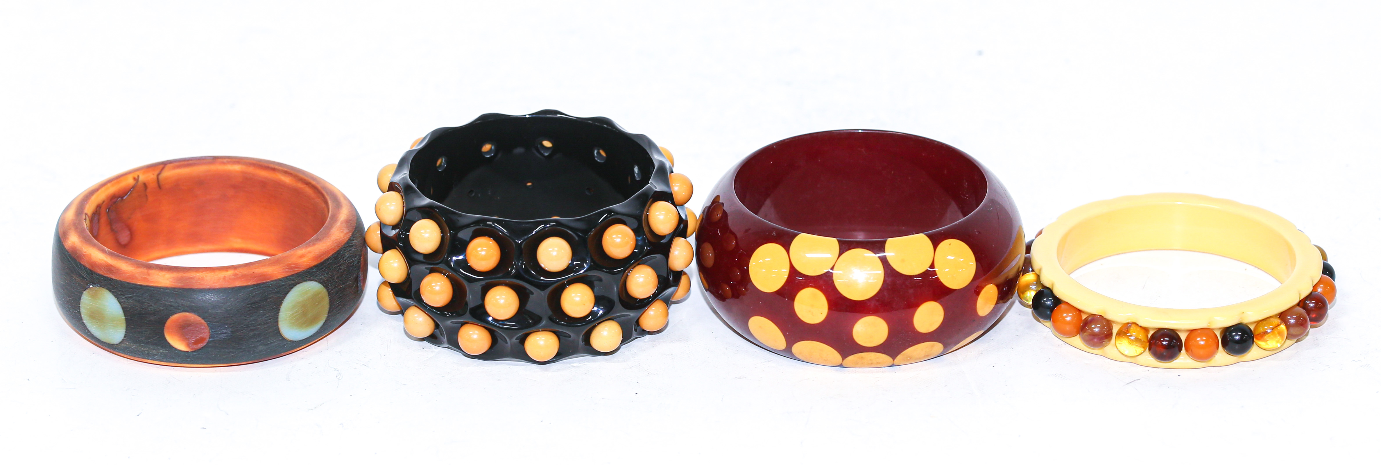 FOUR POLKA DOT BAKELITE BANGLES 369c35