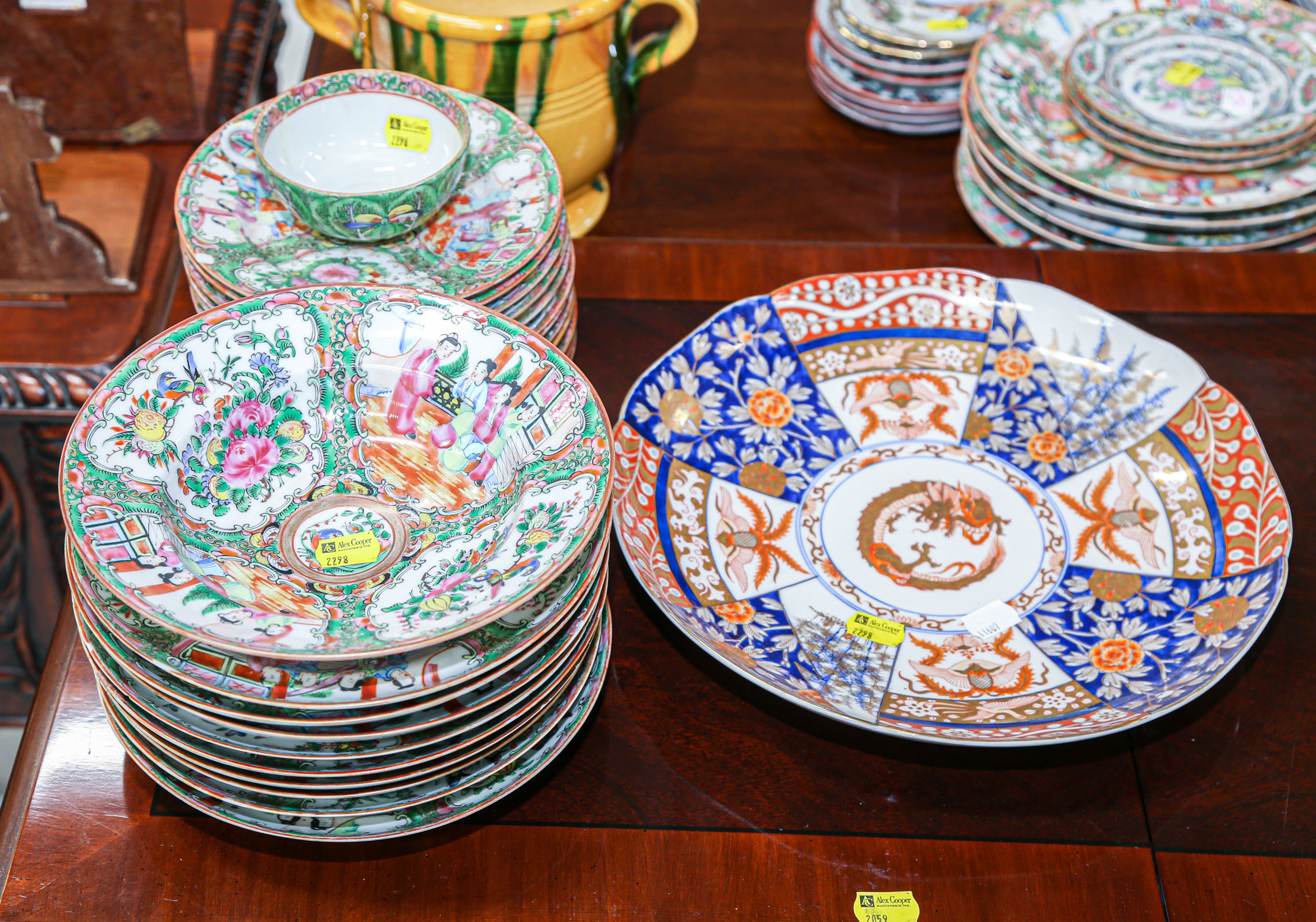 ASSORTMENT OF CHINESE EXPORT PORCELAIN 369c86