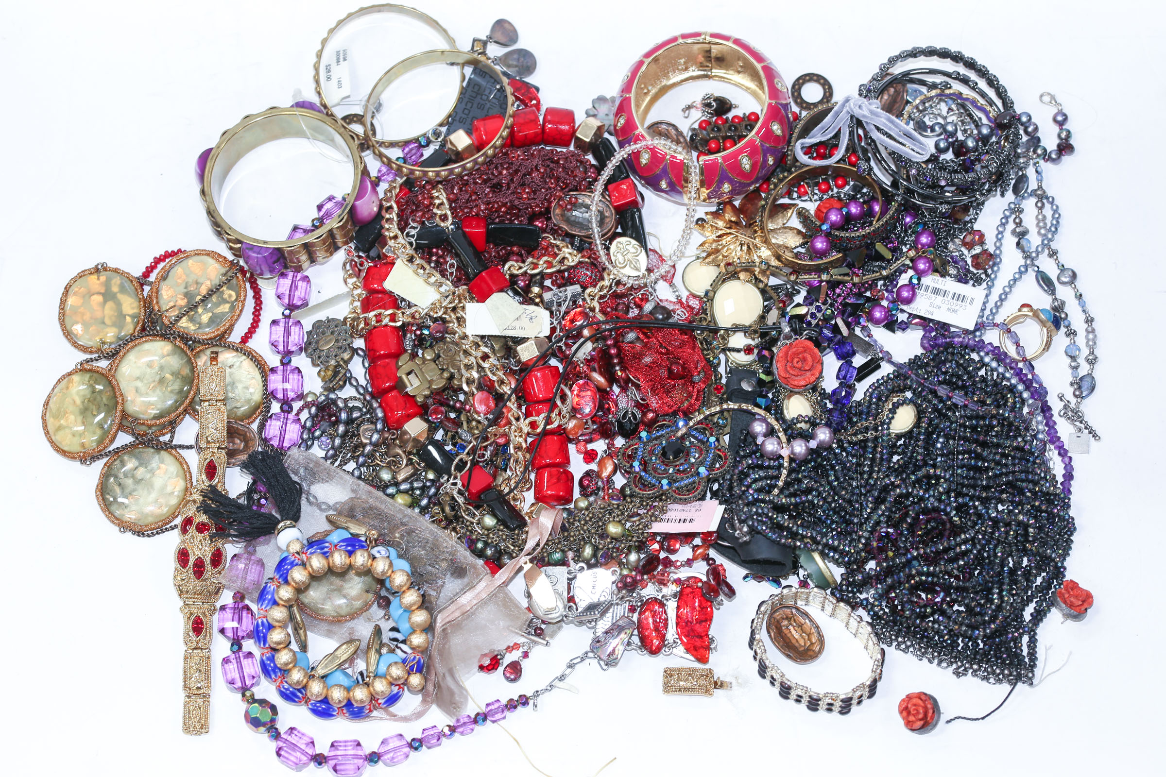 A LARGE COLLECTION OF FASHION JEWELRY 369c9b