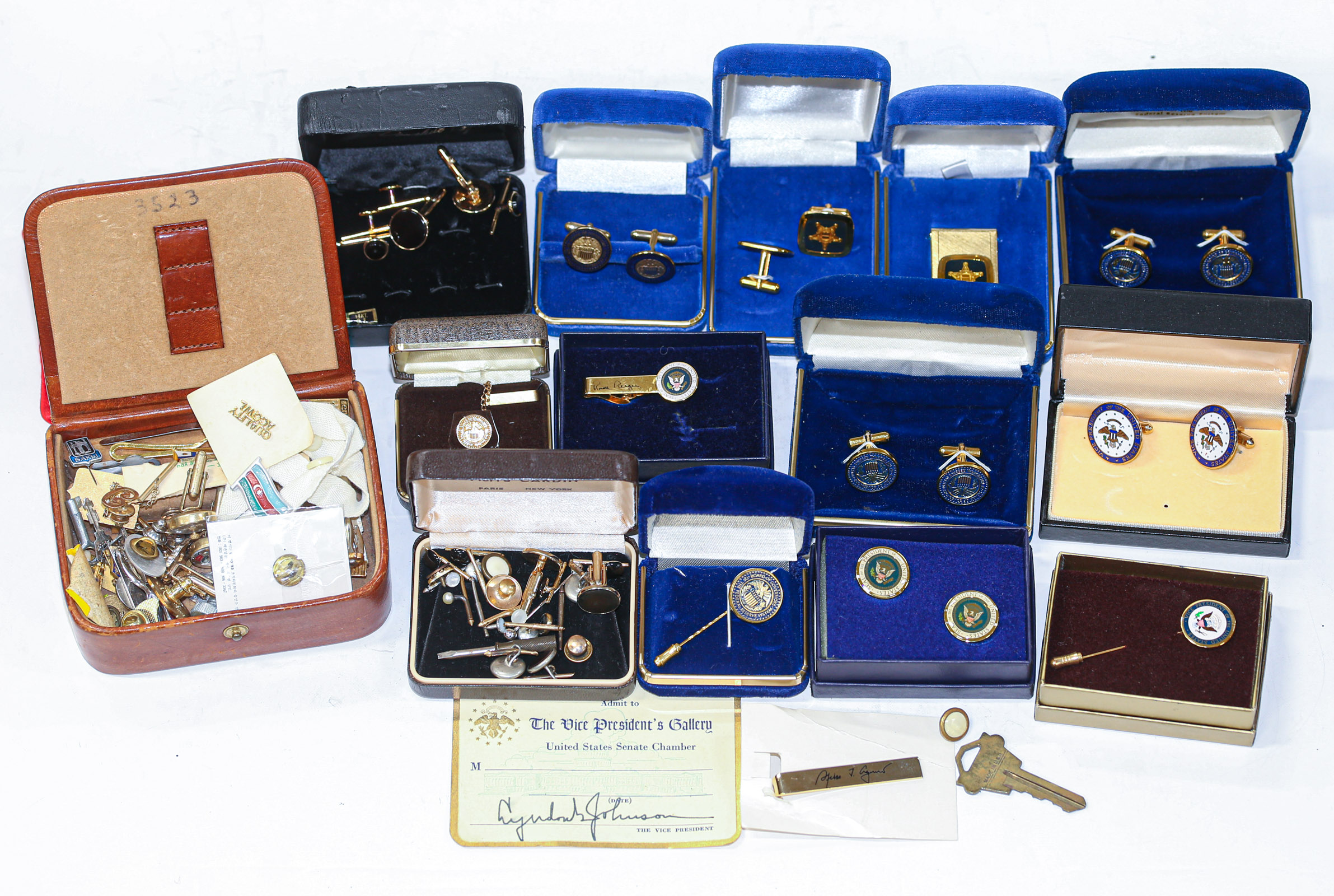 A COLLECTION OF MEN'S JEWELRY Including