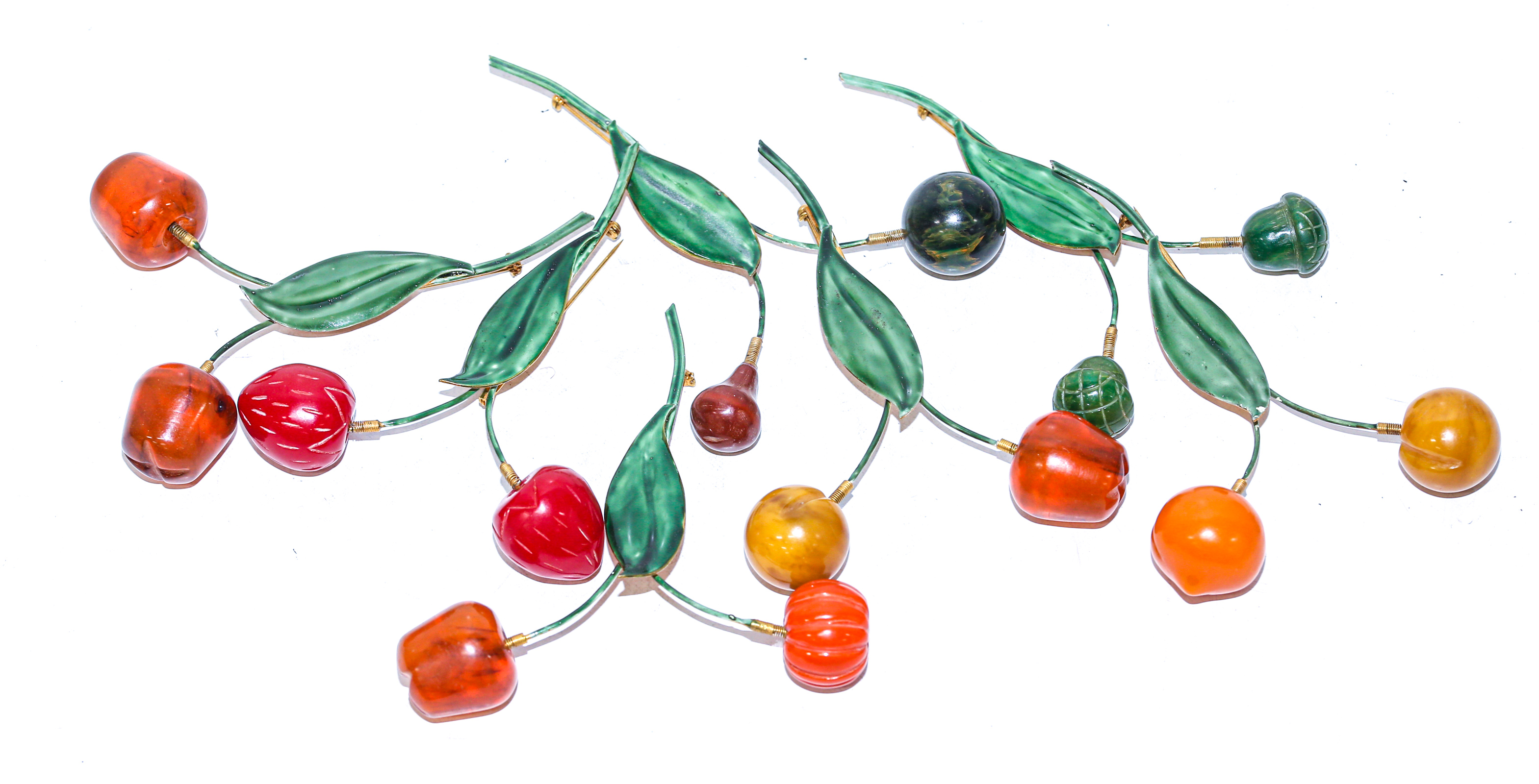 A COLLECTION OF FRUIT THEMED BAKELITE 369d0c
