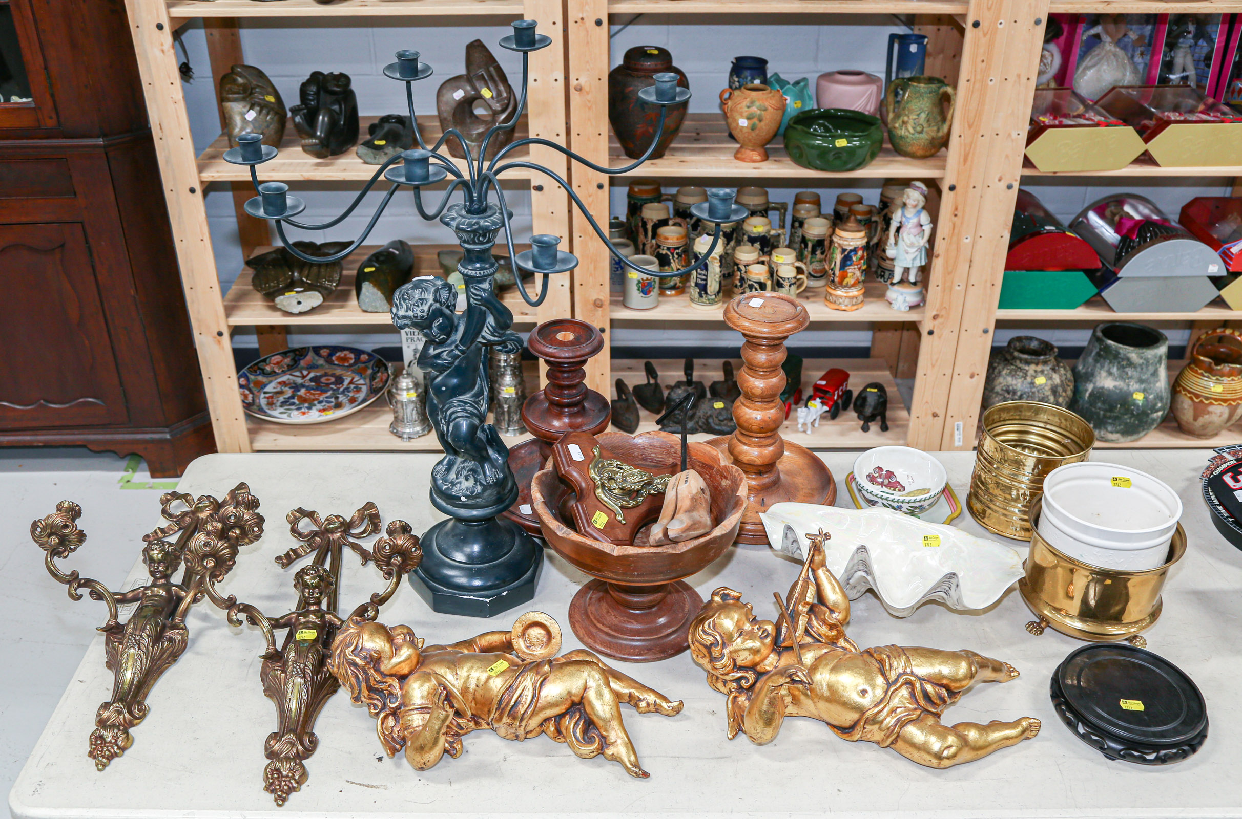 ASSORTED DECORATIVE & COLLECTIBLE