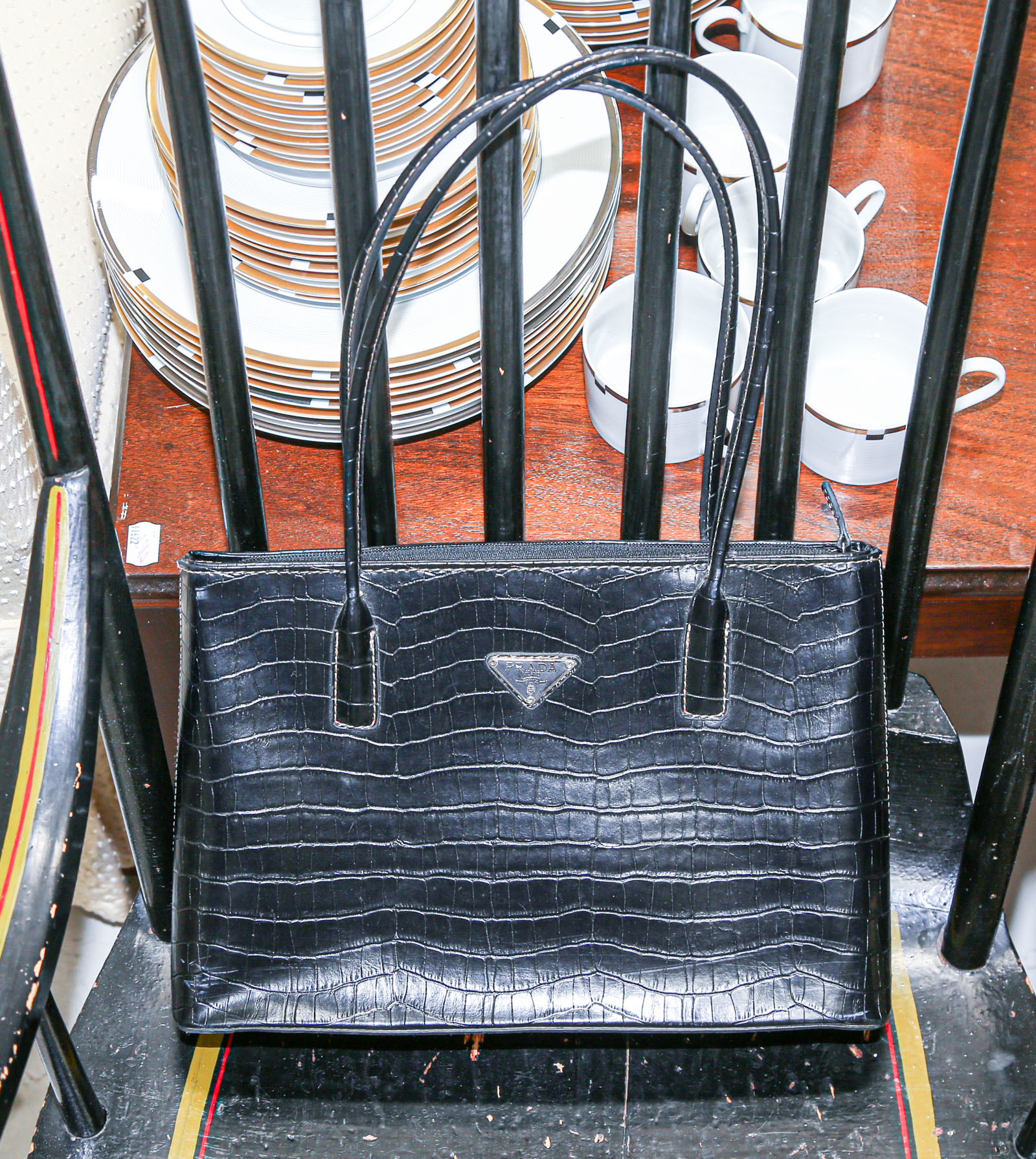 BLACK LEATHER HANDBAG STYLE OF