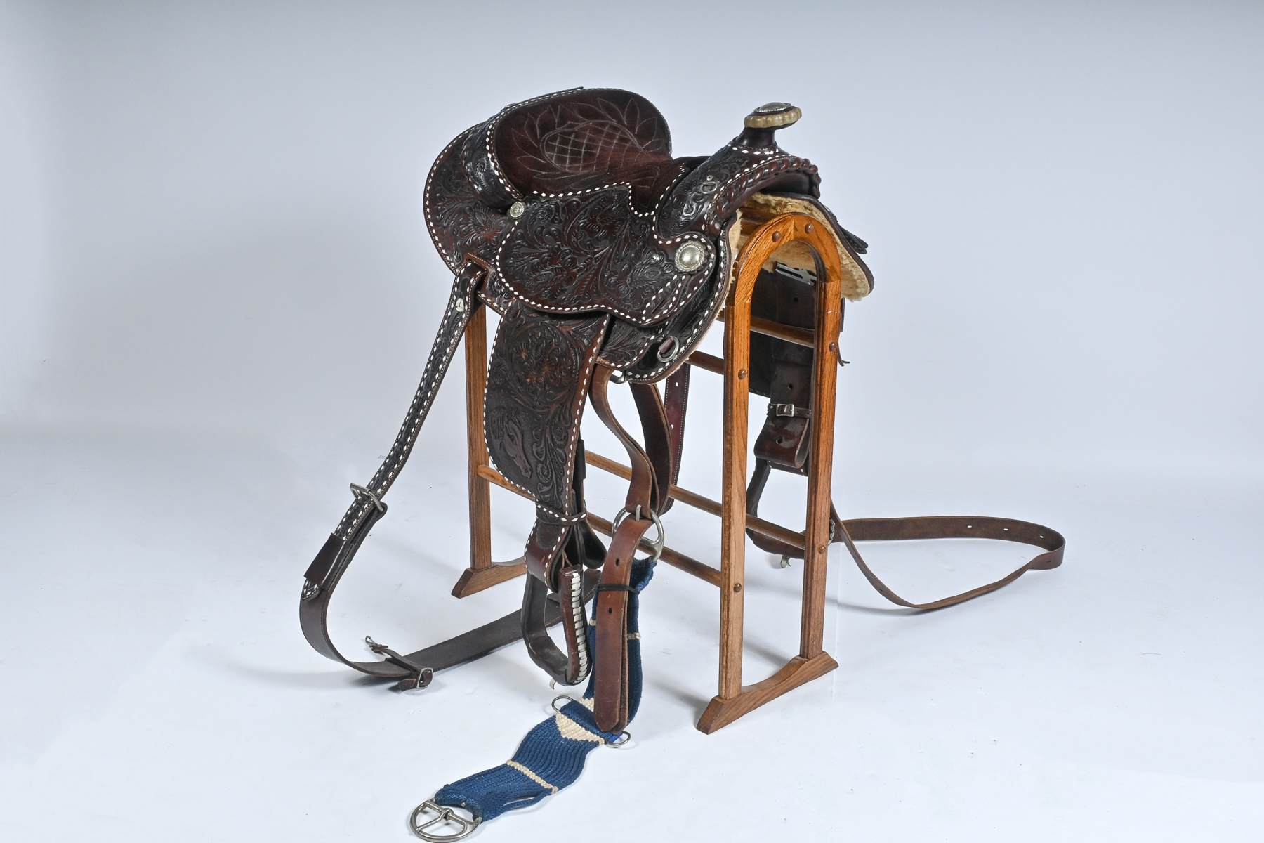 BILLY ROYAL TEXAS PARADE SADDLE ON STAND: