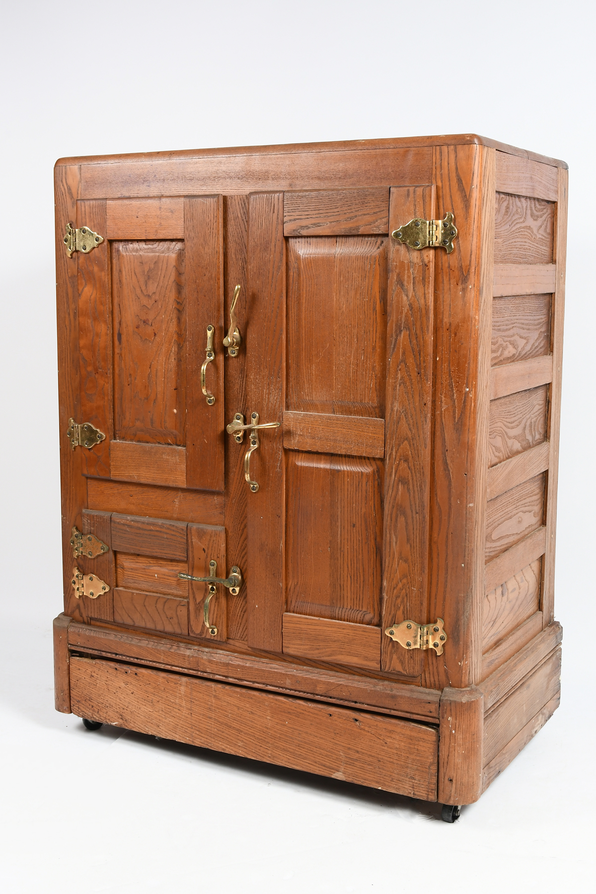 LATE 19TH-CENTURY OAK ICE BOX REFRIGERATOR: