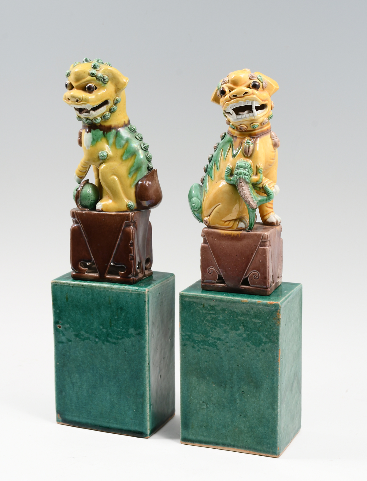 PAIR SEATED CHINESE PORCELAIN FOO 369fa0