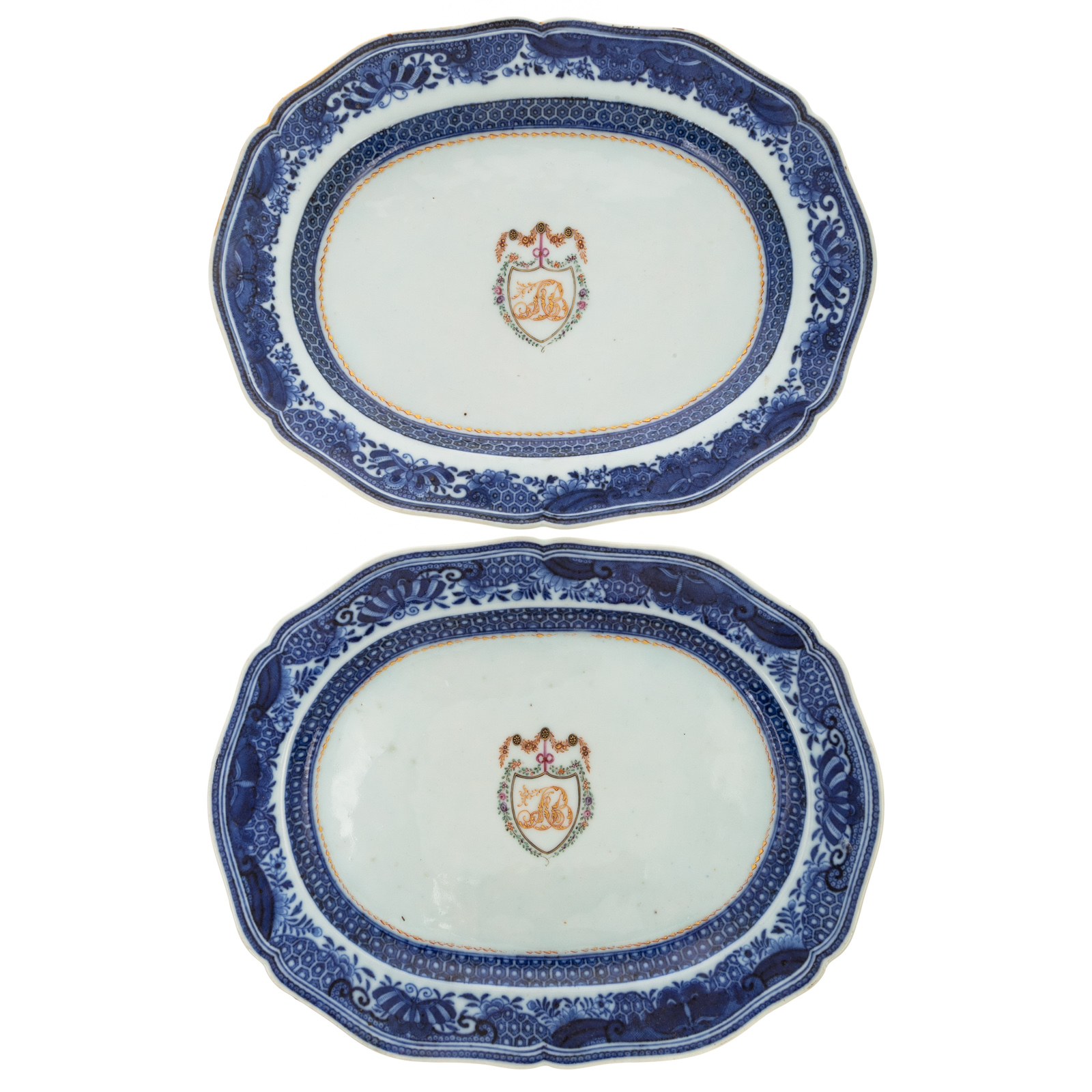 A PAIR OF CHINESE EXPORT ARMORIAL 36a002