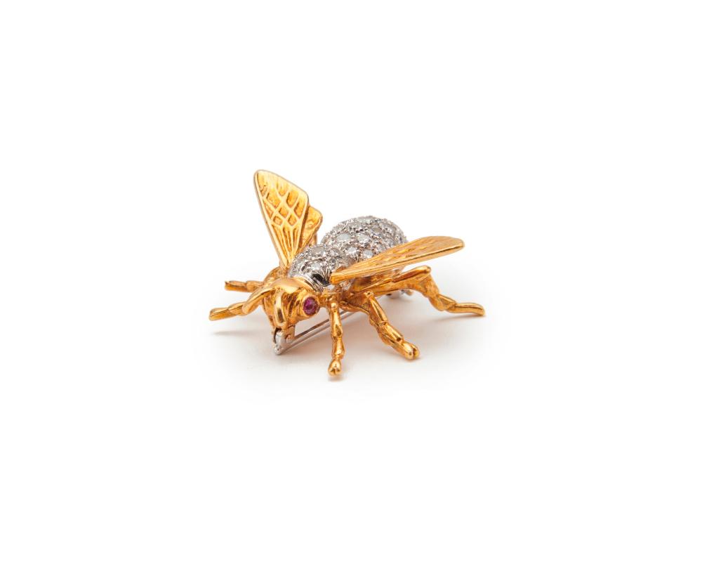 18K GOLD, DIAMOND, AND RUBY BEE BROOCH18K