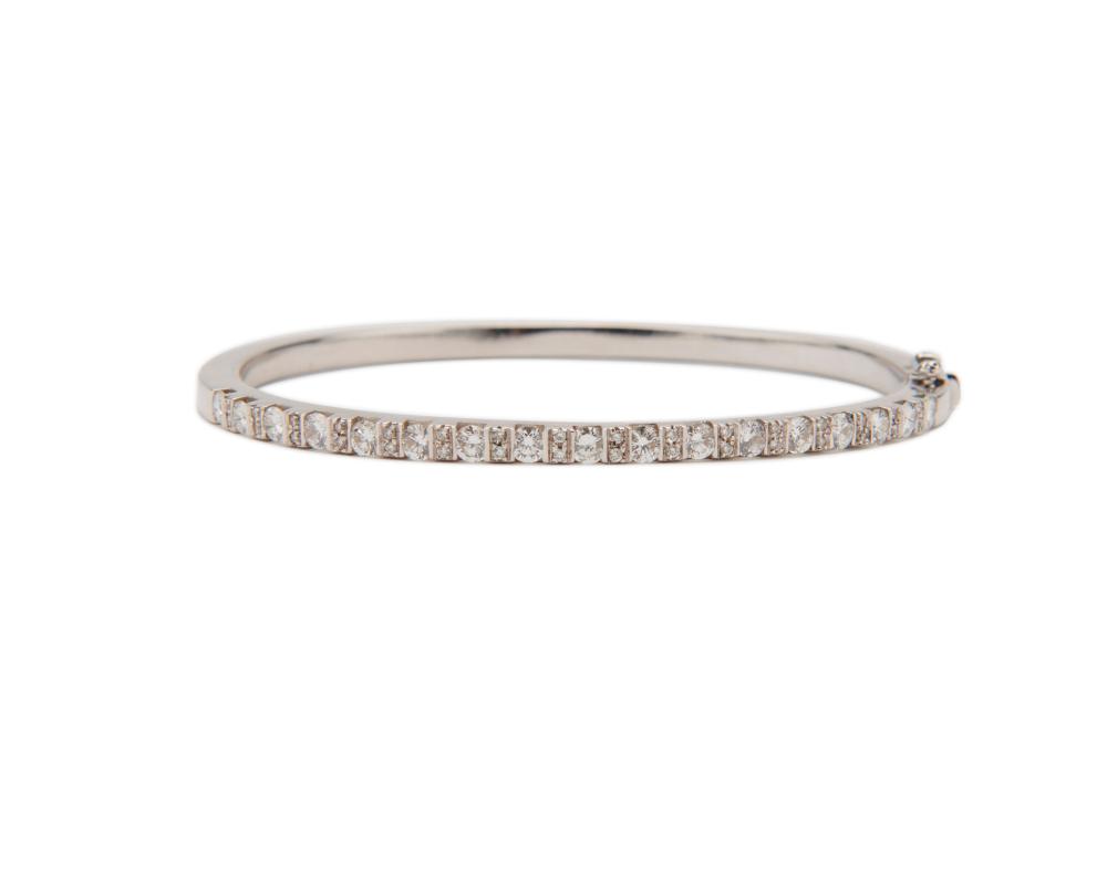 18K GOLD AND DIAMOND BANGLE BRACELET18K 367a11