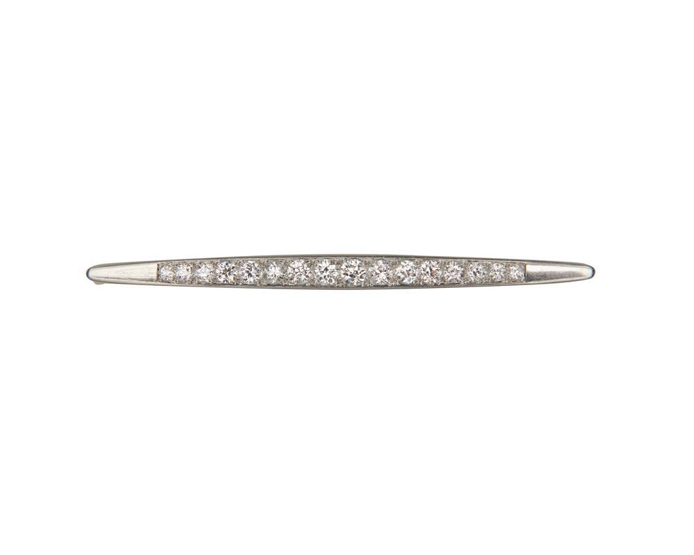 PLATINUM AND DIAMOND BAR BROOCHPlatinum 367eaf