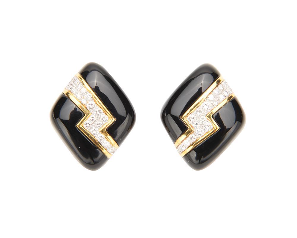 18K GOLD, ONYX, AND DIAMOND EARRINGS18K