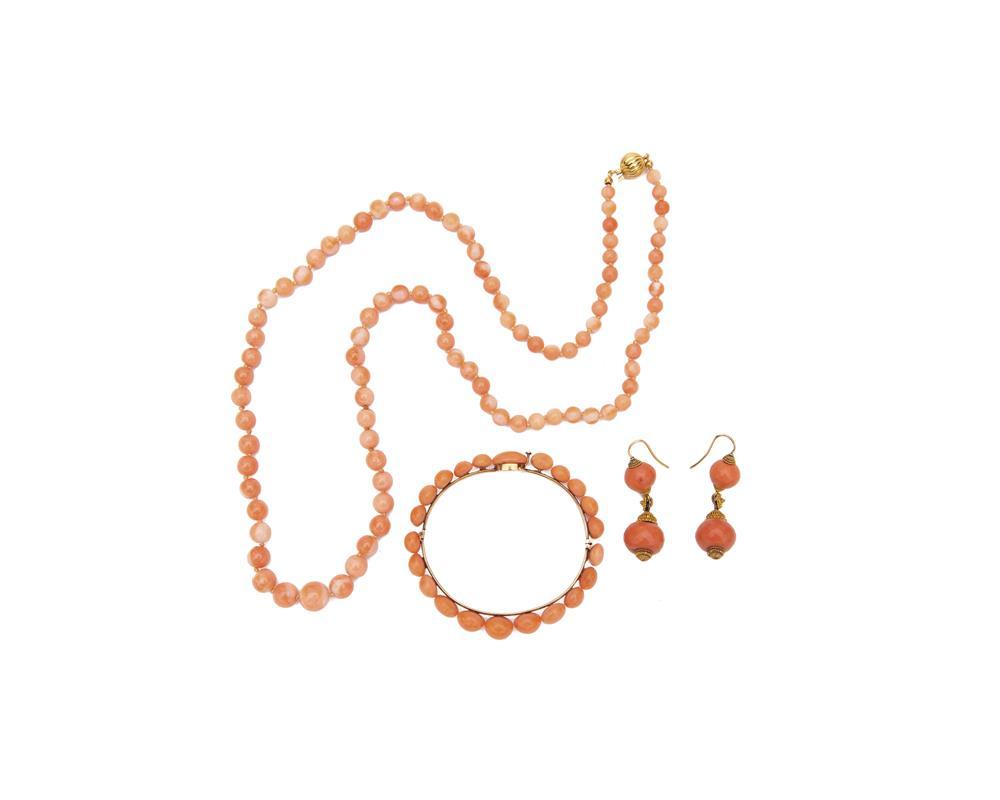 COLLECTION OF GOLD AND CORAL JEWELRYCollection