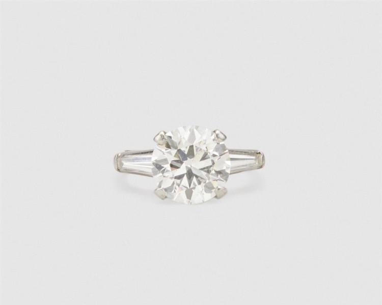 PLATINUM AND DIAMOND RINGPlatinum 36809a