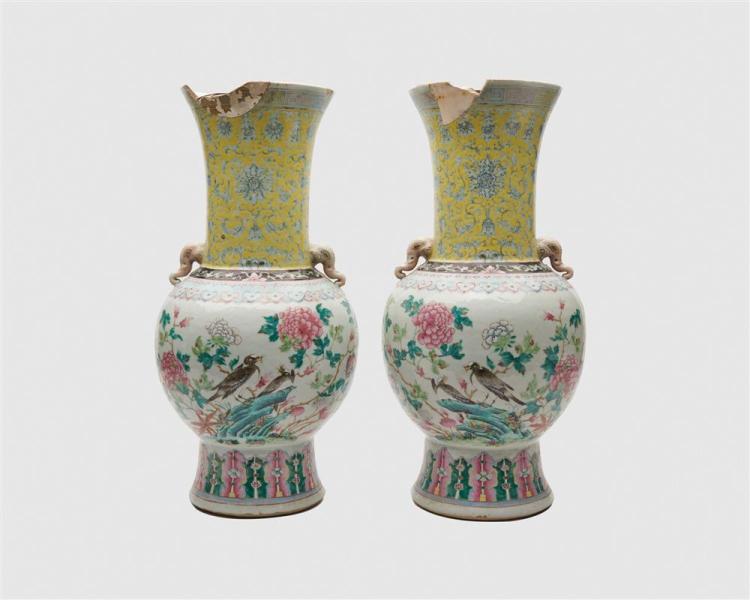 PAIR OF CHINESE FAMILLE ROSE PHOENIX 368129