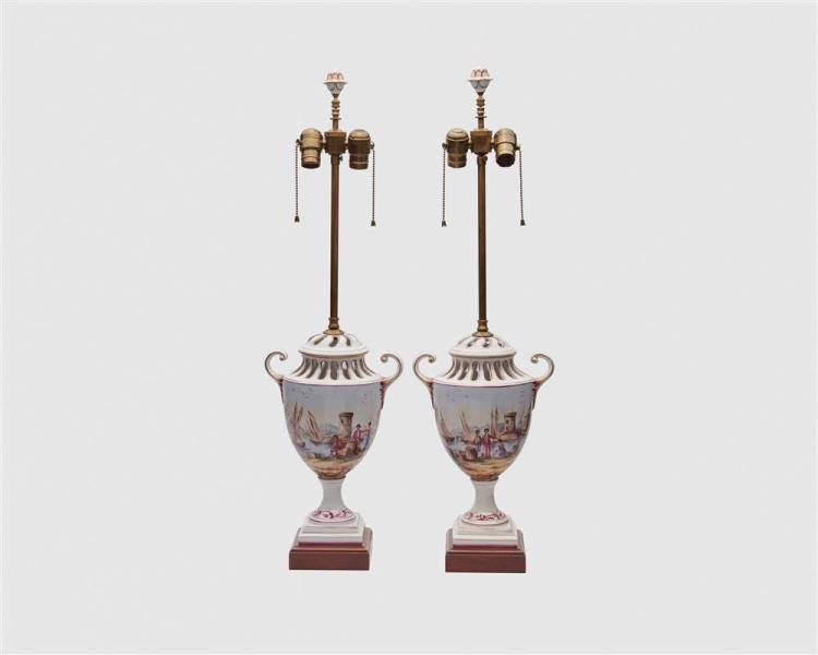 PAIR OF CONTINENTAL PORCELAIN COVERED