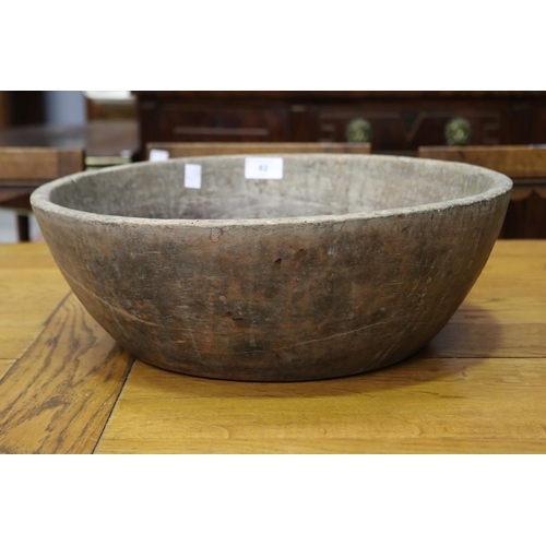 Primitive wooden bowl approx 14cm 3682da