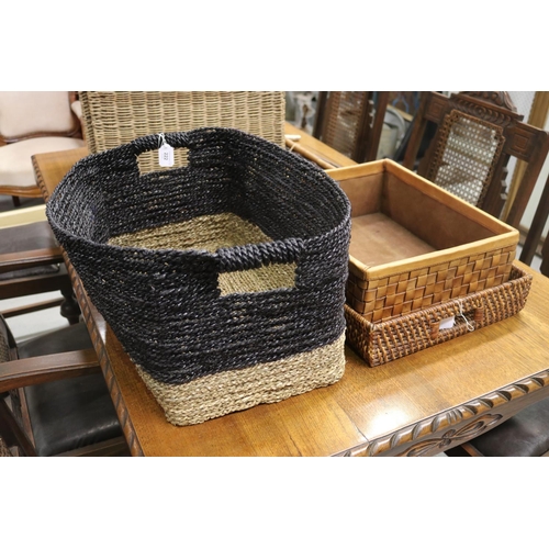 Assorted trays and baskets, approx 27cm