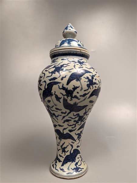 Fine Chinese early Ming-style, underglazed