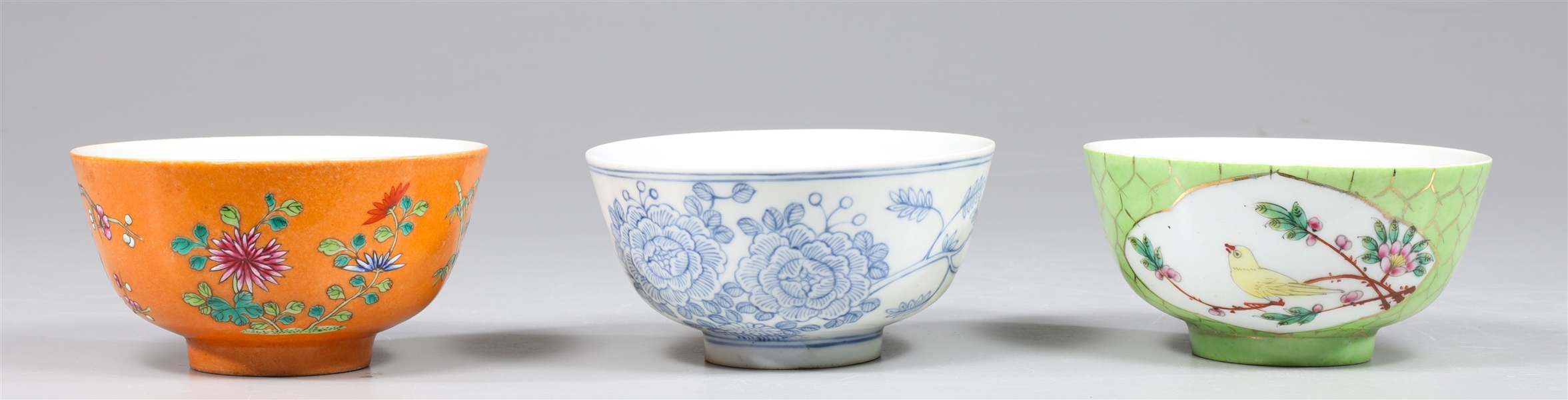 Group of three Chinese porcelain