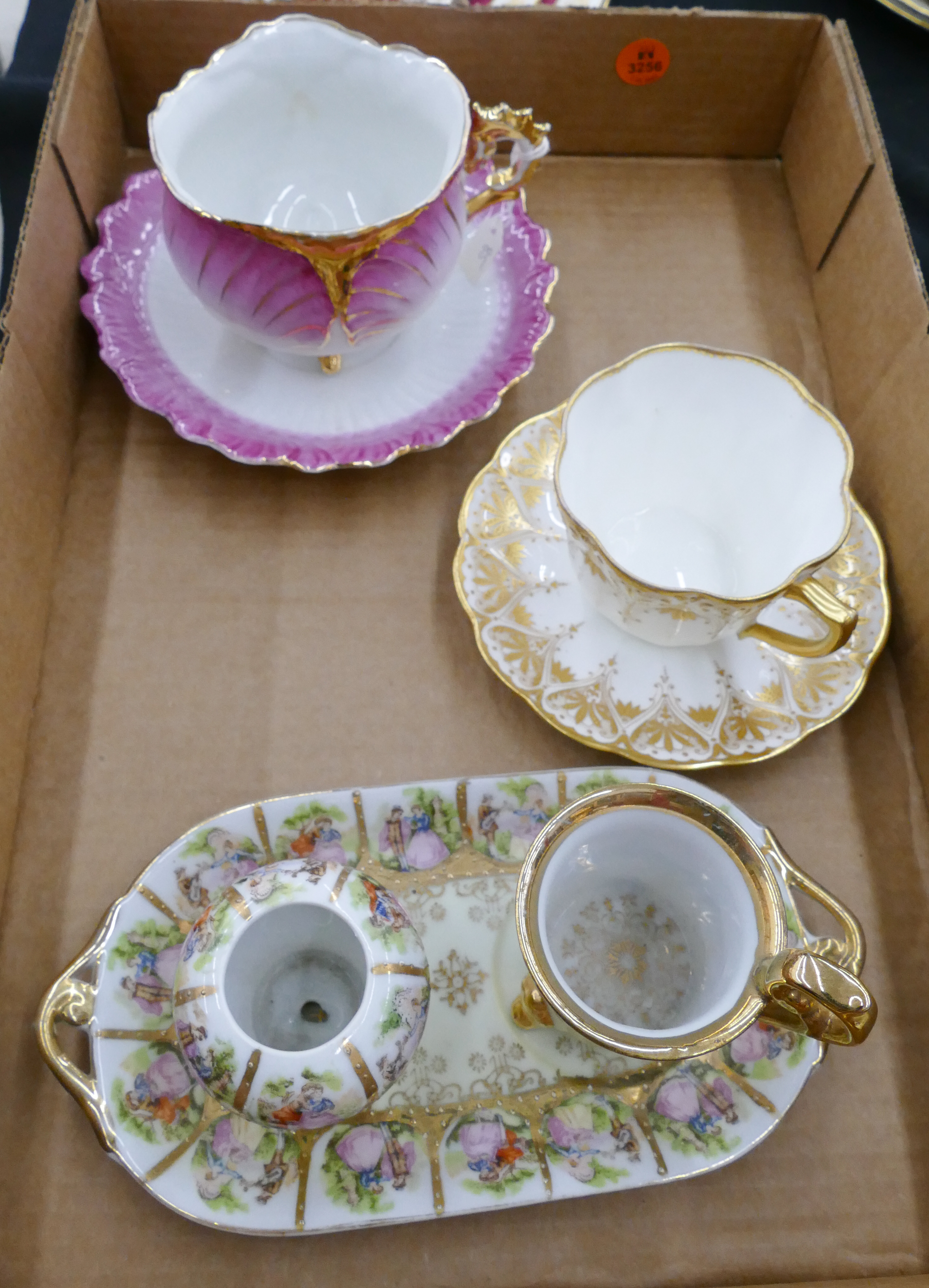 Box Gilt Teacups Royal Doulton  3686ab