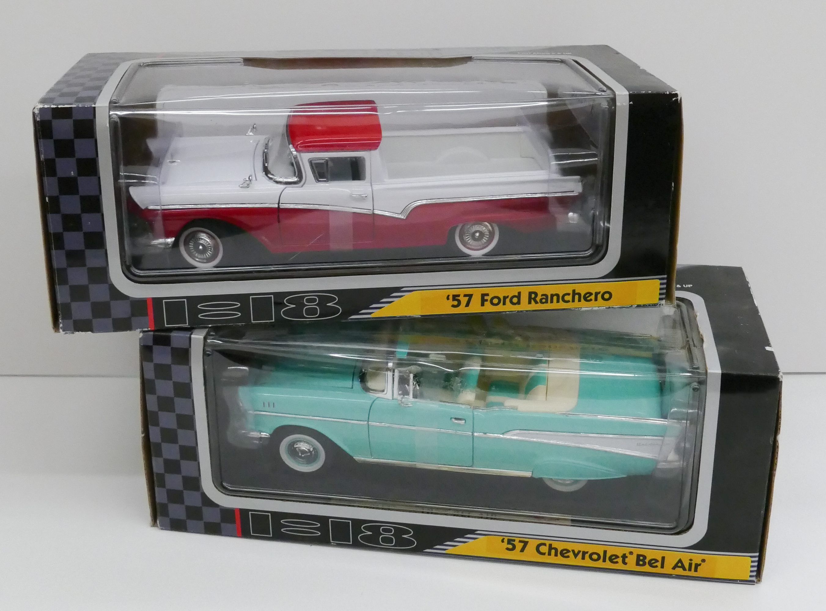 2pc NIB Road Signature 1:18 Scale