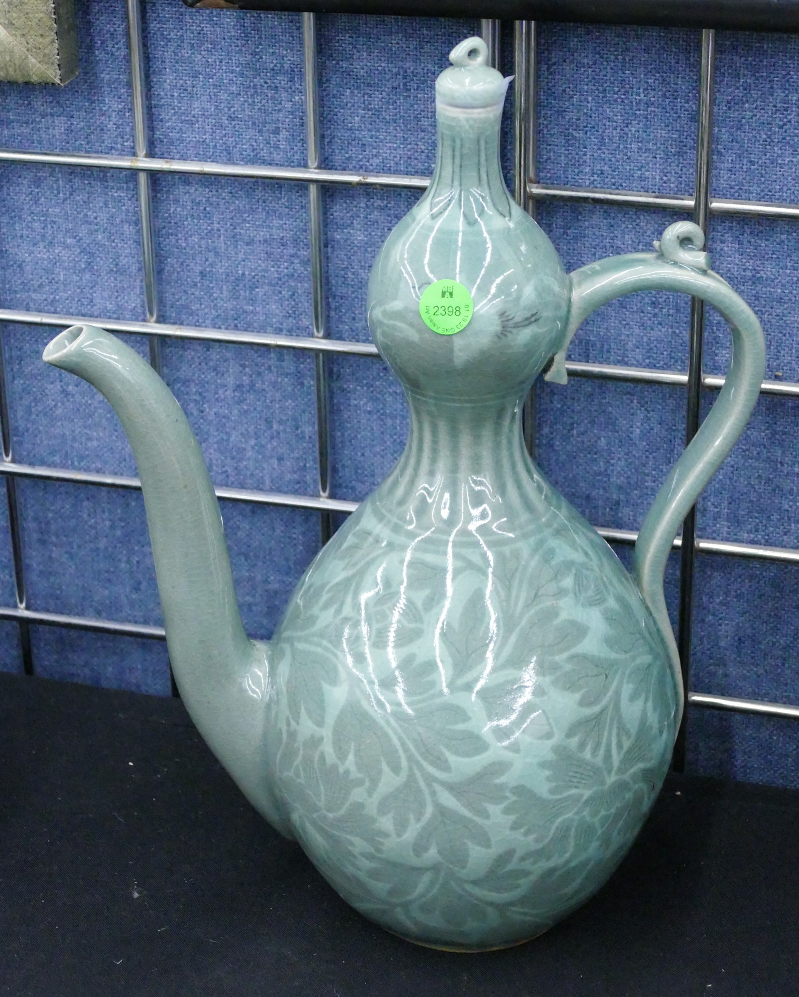 Korean Decorated Celadon Large 368897