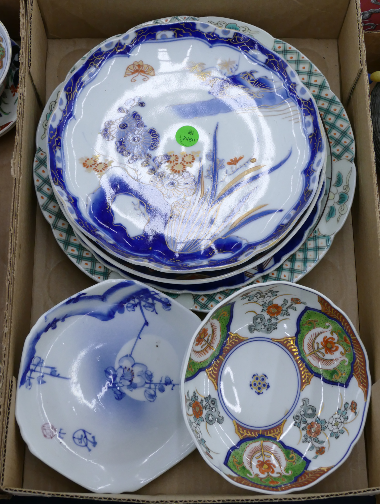 Box Japanese Imari Plates etc  3688de