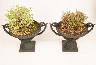 A pair of green cast iron garden 36b005