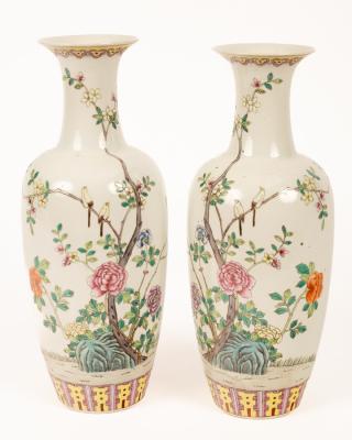 A pair of Chinese famille rose 36b0f7