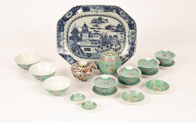 A group of Chinese porcelain items,