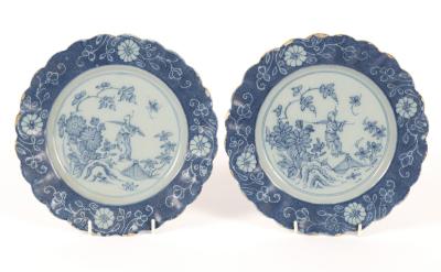 A pair of English Delftware blue
