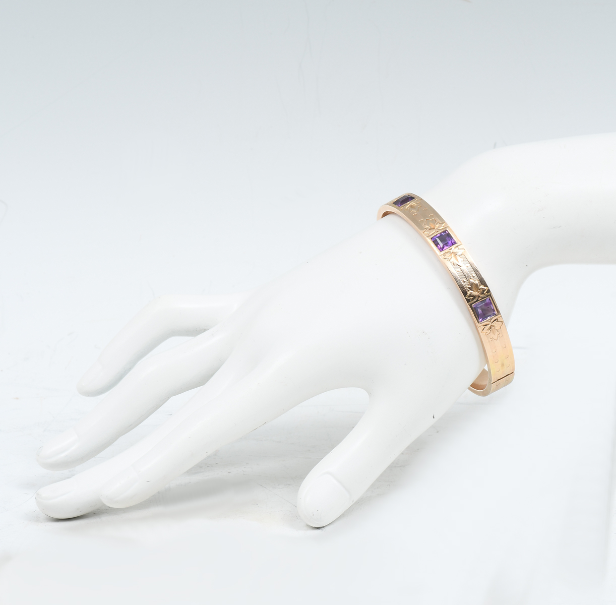 14K DESIGNED BANGLE WITH 3 INSET 36b347