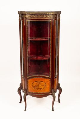 A vitrine of Louis XVI design  36b4df