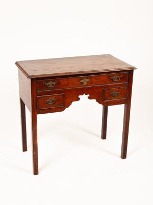 A George III oak kneehole dressing 36b503