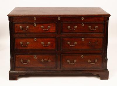An oak mule chest with hinged lid,