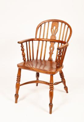 An elm and ash Windsor armchair 36b54d
