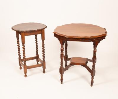 A Victorian mahogany centre table 36b55d